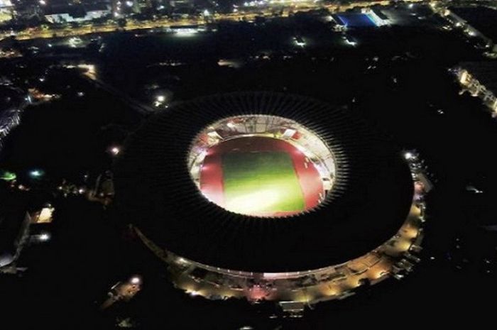 Stadion Gelora Bung Karno di malam hari