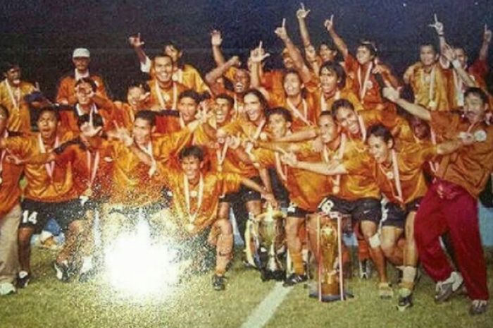 Persija jakarta saat menjuarai liga Indonesia pada 2001 silam