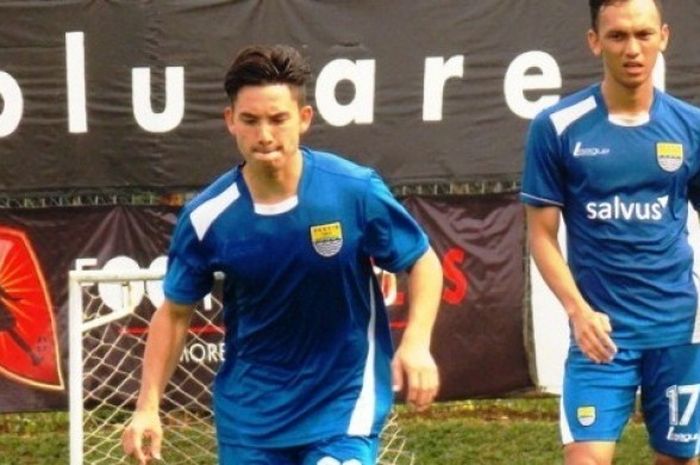 Kim Kurniawan (kiri) dan Rahmad Hidayat merupakan dua pemain anyar Persib yang bisa menarik minat Bobotoh pada laga uji coba kontra Bali United. 