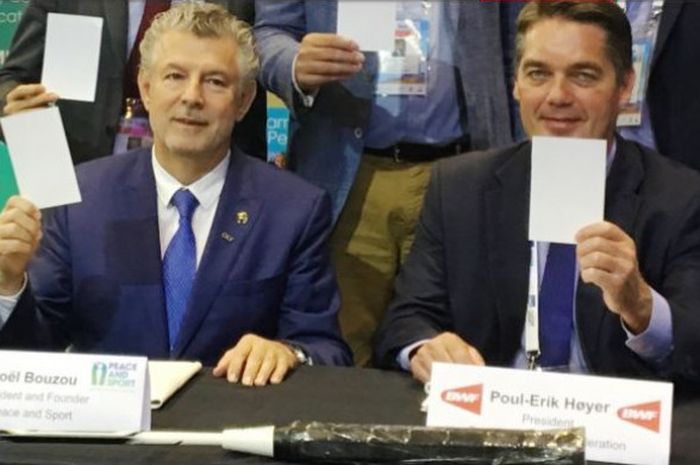 Presiden Peace and Sport, Joel Bouzou (kiri) dan Presiden BWF, Poul-Erik Hoyer (kanan). 