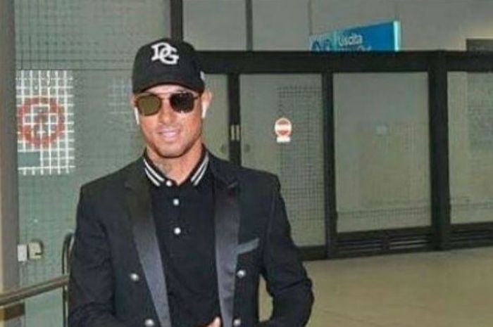 Sosok mirip Cristiano Ronaldo yang terlihat di bandara Turin.