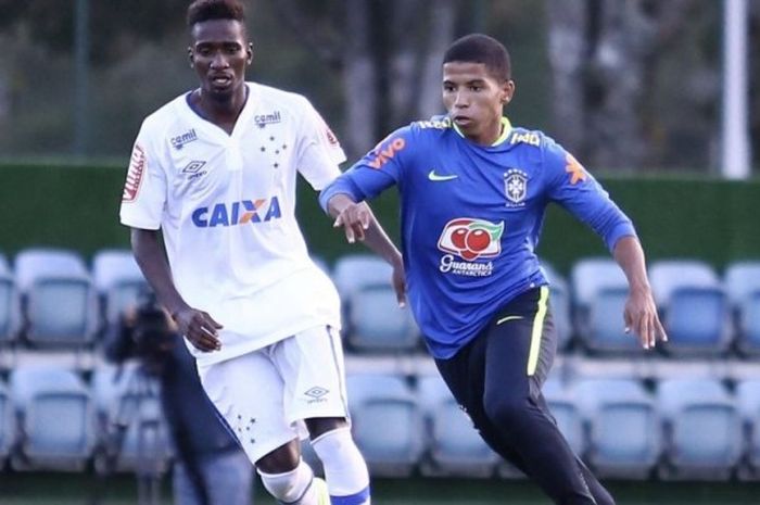 Penyerang timnas Brasil asal Sao Paulo, Marquinhos Cipriano, menjalani latihan jelang Toulon Tournament di Prancis, 29 Mei-10 Juni 2017.