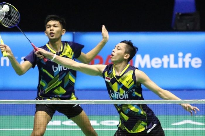 Pasangan ganda putra Indonesia, Fajar Alfian/Muhammad Rian Ardiantp, saat menghadapi Hiroyuki Endo/Yuta Watanabe (Jepang) pada babak kesatu turnamen Malaysia Terbuka di Stadium Perpaduan, Kuching, Rabu (5/4/2017). Fajar/Rian menang 19-21, 21-15, 21-19.