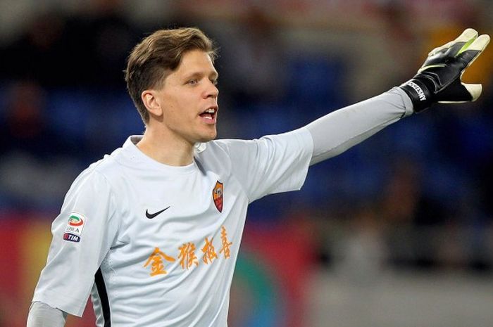 Aksi kiper AS Roma, Wojchiech Szczesny, saat menghadapi Sampdoria dalam laga lanjtan Serie A 2015-2016 di stadion Olimpico, Roma, 7 Februari 2016.