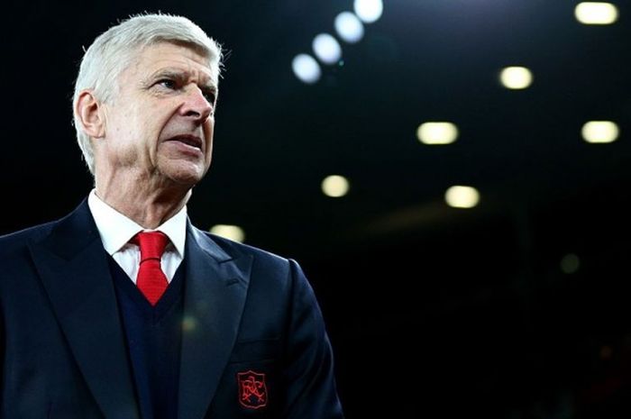 Manajer Arsenal, Arsene Wenger, mendampingi anak asuhnya dalam pertandingan Grup A Liga Champions kontra FC Basel di Emirates Stadium, London, Inggris, 28 September 2016.