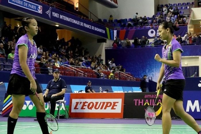 Pasangan ganda putri Indonesia, Della Destiara Haris/Rosyita Eka Putri Sari, berekspresi saat berlaga pada babak pertama Prancis Terbuka. Della/Rosyita menang atas Gabriela Stoeva/Stefani Stoeva pada laga yang berlangsung di Stade Pierre de Couburtin, Rabu (26/10/2016).