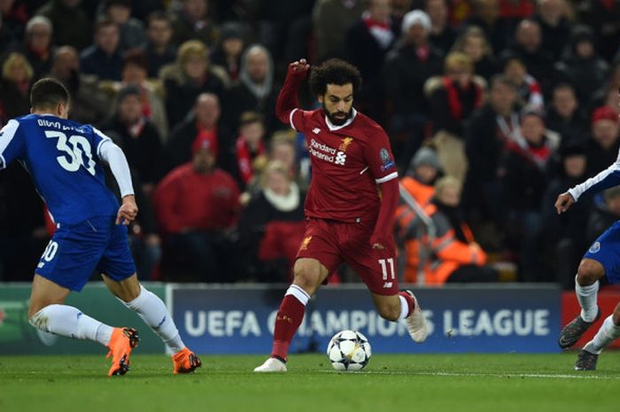 Aksi pemain bintang Liverpool, Mohamed Salah, pada pertandingan penentuan babak 16 besar Liga Champions di Stadion Anfield, Selasa (6/3/2018) waktu setempat.