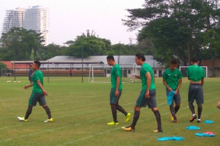 Ezra Walian dan kawan-kawan di sesi latihan terakhir Timnas Indonesia U-22 di Lapangan Sekolah Pelita Harapan, Karawaci, Tangerang, Jumat (11/8/2017). Jumat (11/8/2017).