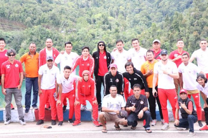 Jajaran pemain, pelatih, dan official Persija Jakarta di Serui, Papua, Senin (2/7/2018).
