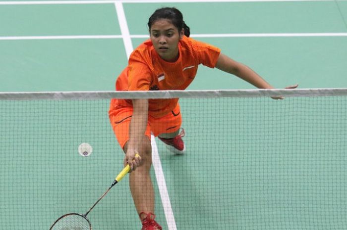 Pebulu tangkis tunggal putri Indonesia, Gregoria Mariska, saat bertanding melawan wakil Malaysia, Goh Jin Wei, pada partai kesatu babak semifinal Kejuaraan Asia Junior 2017 di Jaya Raya Sports Hall Training Center, Jakarta, Senin (24/7/2017).