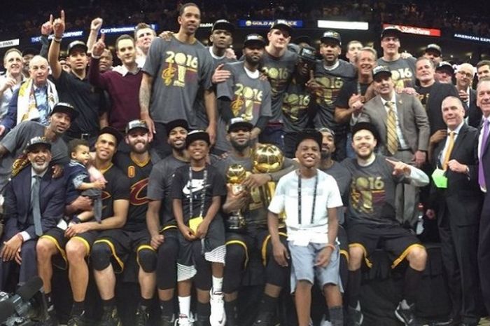 Cleveland Cavaliers menjadi juara NBA 2015-2016 seusai pada laga final menang 4-3 atas Golden State Warriors, Minggu (19/6/2016). 