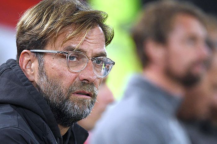 Ekspresi pelatih Liverpool, Jurgen Klopp, saat menyaksikan tim asuhannya melawan Chelsea pada putara