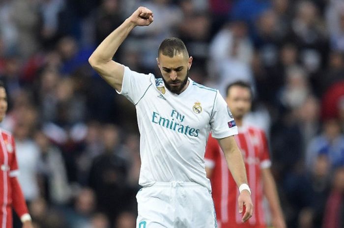  Penyerang Real Madrid, Karim Benzema, merayakan gol yang dicetak ke gawang Bayern Muenchen dalam laga leg kedua semifinal Liga Champions di Stadion Santiago Bernabeu, Madrid, Spanyol pada 1 Mei 2018. 