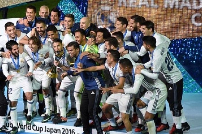 Real Madrid berselebrasi seusai mengalahkan Kashima Antlers pada final Piala Dunia Antarklub di Stadion Internasional Yokohama, Jepang, 18 Desember 2016. 