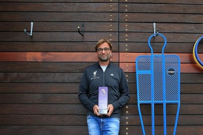 Manajer Liverpool, Juergen Klopp, menerima penghargaan Manager of The Month untuk September 2016.