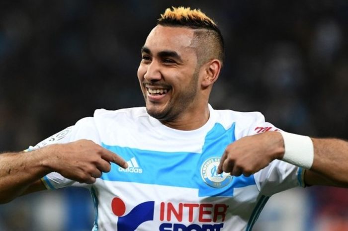 Pemain Olympique Marseille, Dimitri Payet, merayakan gol yang dia cetak ke gawang Guingamp dalam pertandingan Ligue 1 di Stadion Velodrome, Marseille, Prancis, 8 Februari 2017.