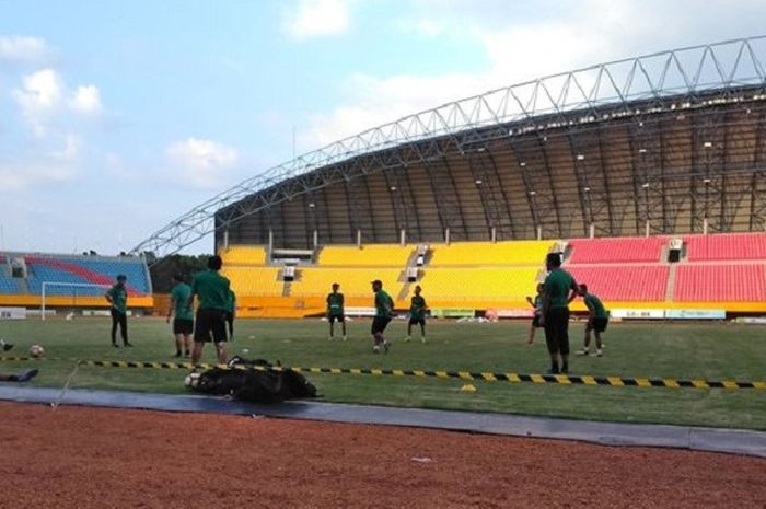 Suasana latihan di Stadion Gelora Sriwijaya Jakabaring (GSJ) Palembang Selasa (5/6/2018) yang hanya dihadiri pelatih dan offisial. 