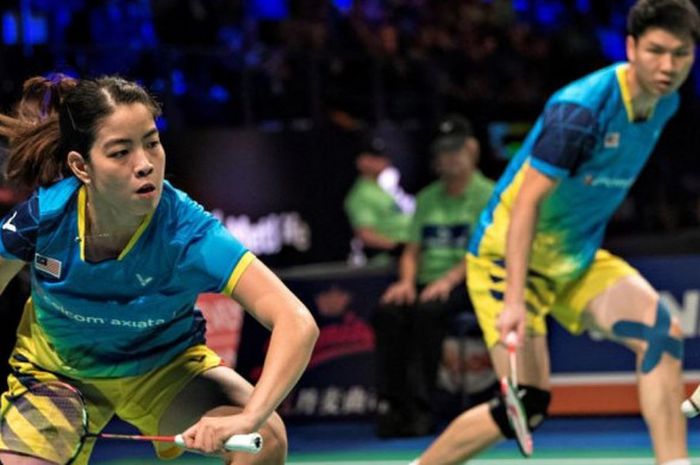 Pasangan ganda campuran Malaysia, Goh Soon Huat (kanan)/Shevon Jemie Lai, saat menjalani pertandingan pada turnamen Denmark Open 2017, 17-22 Oktober.