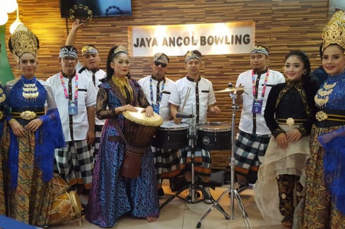 Perkusi Nusantara Dance sesaat menjelang pembukaan di cabang olahraga tenpin bowling, Jaya Ancol Bowling Center, Senin (8/10/2018).
