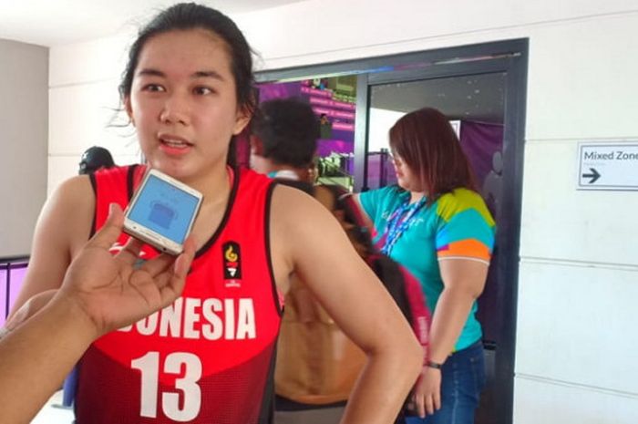Pebasket putri Indonesia, Christine Tjundawan, saat ditemui di mixed zone seusai laga play off Asian Games 2018 menghadapi Kazakhstan di Hall Basket, Senayan, Jakarta, pada Selasa (28/8/2018).