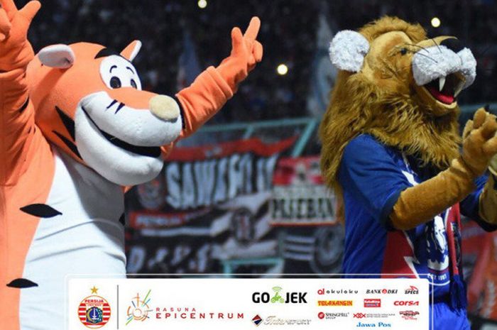 Maskot Arema FC dan Persija Jakarta.