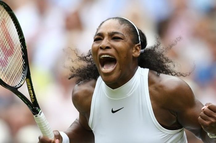 Petenis putri Amerika Serikat, Serena Williams, bereaksi setelah memastikan kemenangan atas Angelique Kerber (Jerman) 7-5, 6-3, pada final Wimbledon yang berlangsung di Centre Court, Sabtu (9/7/2016).