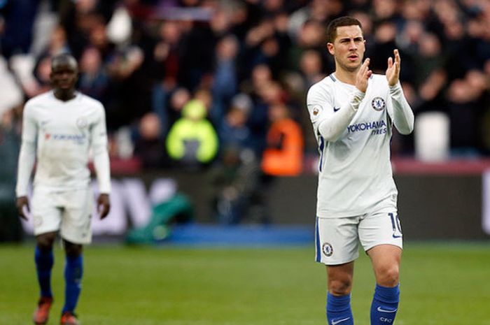 Ekspresi gelandang Chelsea, Eden Hazard, saat meninggalkan lapangan usai timnya dikalahkan West Ham United dalam laga lanjutan Liga Inggris 2017-2018 di Stadion The London, London, pada 9 Desember 2017.