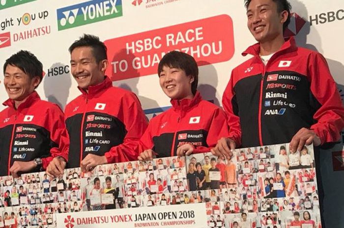 Dari ki-ka, Takeshi Kamura, Keigo Sonoda, Akane Yamaguchi, dan Kento Momota di Konferensi Pers Japan Open 2018