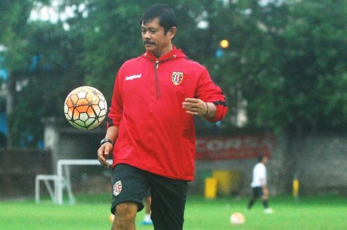 Pelatih Bali United, Indra Sjafri mendukung dua anak asuhnya jadi anggota TNI.