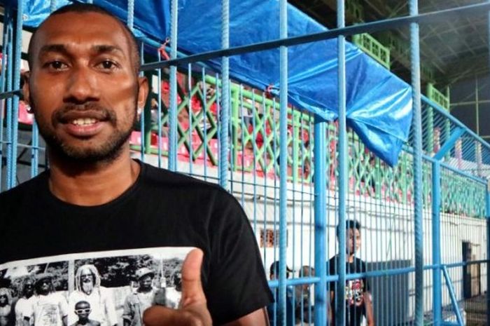 Patrich Wanggai di Stadion Gelora Bangkalan sebelum pertandingan antara Madura United melawan Persib.