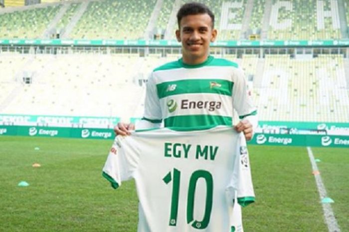 Egy Maulana Vikri berfoto dengan kostum Lechia Gdansk di Stadion Energa Gdansk dan dia unggah di akun Instagramnya @egymaulanavikri.