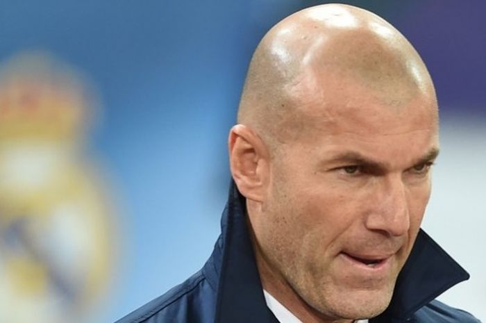 Ekspresi Pelatih Real Madrid, Zinedine Zidane, jelang pertandingan Liga Champions melawan Napoli pada 7 Maret 2017. 