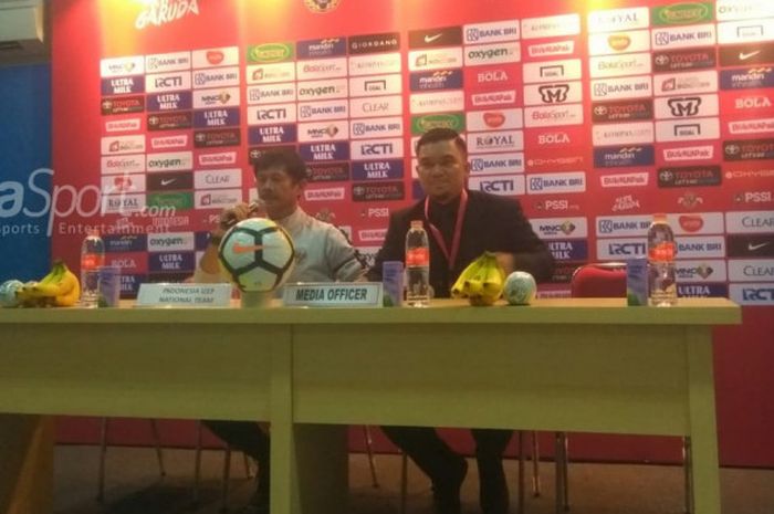 Pelatih timnas U-19 Indonesia, Indra Sjafri dalam jumpa pers seusai takluk 1-2 dari timnas U-19 Arab Saudi