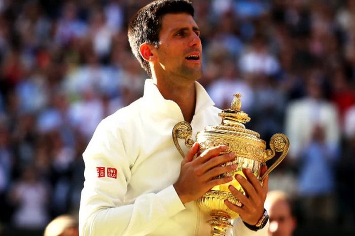 Petenis Serbia, Novak Djokovic kala memenangi gelar Wimbeldon keduanya pada tahun 2011