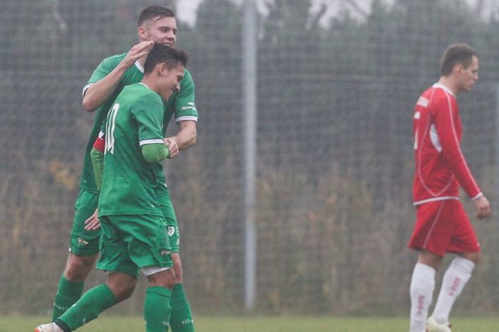 Selebrasi Egy Maulana Vikri saat mencetak gol ke gawang Gedania Gdansk dalam lanjutan kompetisi 4-Ligi (kasta kelima) pada Sabtu (10/11/2018).