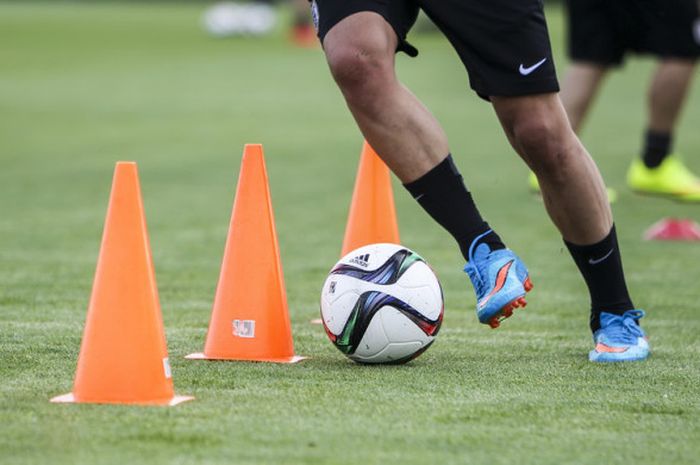 Cone Latihan Sepak Bola