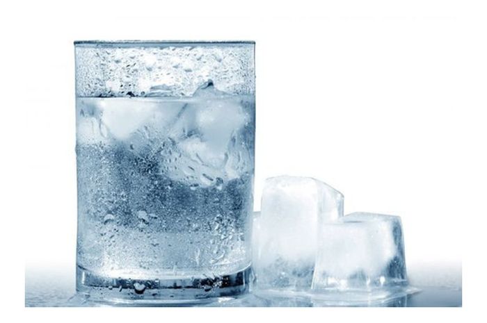Ada beberapa alasan mengapa tidak boleh minum air es atau air dingin