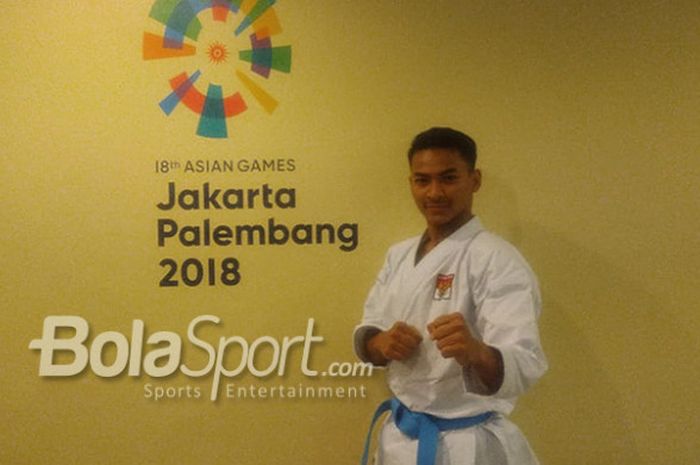 Karateka Indonesia, Ahmad Zigi Zaresta, selepas memastikan medali perunggu dari nomor kata perorangan putra Asian Games 2018 di Plenary Hall Jakarta Convention Center, Sabtu (25/8/2018)