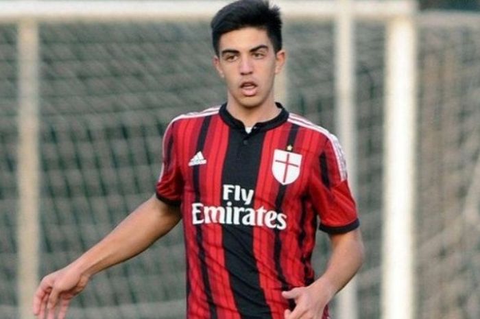 Aksi Christian Maldini saat memperkuat tim junior AC Milan.