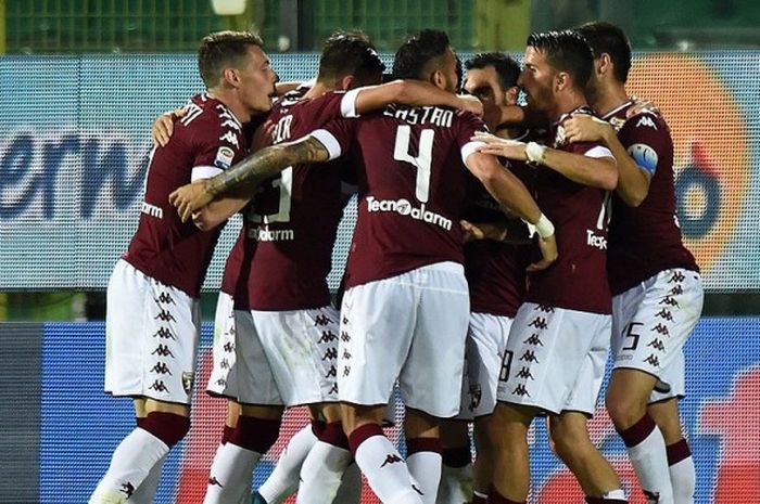 Pemain Torino merayakan gol saat melawan US Citta di Palermo dalam laga lanjutan Serie A 2016-2017 di Stadion Renzo Barbera, Pallermo, pada 17 Oktober 2016.