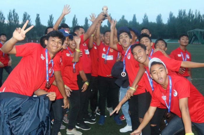 Tim pelajar Indonesua U-15 yang berhasil meraih medali perunggu di Gothia Cup China 2017.