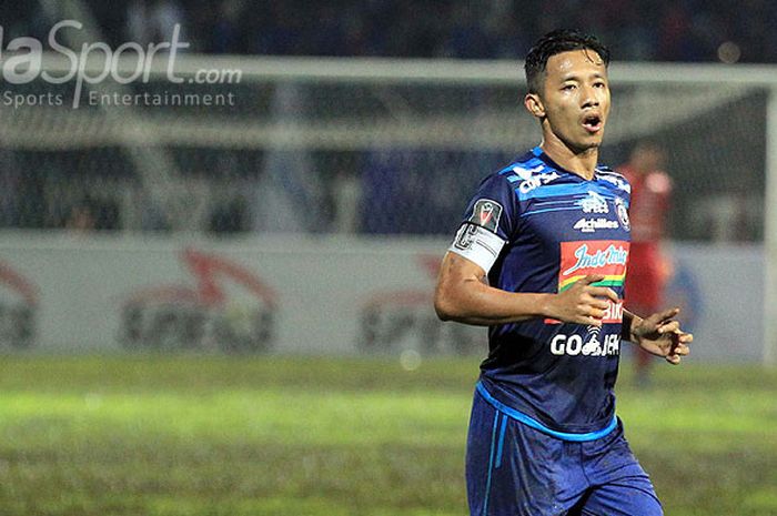 Pemain depan Arema FC, Dendi Santoso, saat tampil melawan Persela Lamongan pada laga kedua Piala Pre