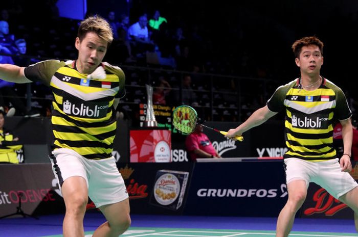  Marcus Fernaldi Gideon (kiri) dan Kevin Sanjaya Sukamuljo (kanan) saat tampil pada babak 16 besar Denmark Open 2018 yang digelar pada Kamis (18/10/2018) waktu setempat. 