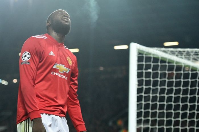 Reaksi striker Manchester United, Romelu Lukaku, dalam laga Grup A Liga Champions kontra Benfica di Stadion Old Trafford, Manchester, Inggris, pada 31 Oktober 2017.