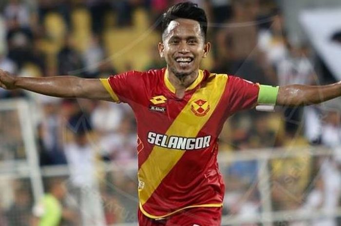 Selebrasi winger asal Indonesia, Andik Vermansah, seusai mencetak gol ketiga Selangor FA ke gawang T-Team FC di Stadion Sultan Ismail Nasiruddin Shah, Kuala Terengganu, Sabtu (15/10/2016). 