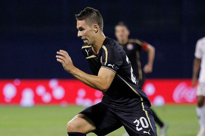 Aksi Marko Pjaca dalam pertandingan UEFA Champions League antara FC Dinamo Zagreb dan FC Molde di Maksimir Stadium, 28 Juli 2015. 