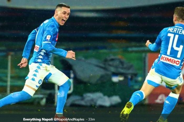 Jose Callejon (kiri) merayakan gol Napoli ke gawang Lazio dalam partai Liga Italia di San Paolo, 20 Januari 2019.