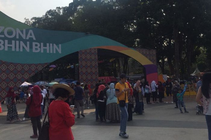 Suasana Asian Fest zona Bhin Bhin di Stadion Utama Gelora Bung Karno (SUGBK), Senayan, Jakarta, saat berlansungnya event Asian Games 2018.