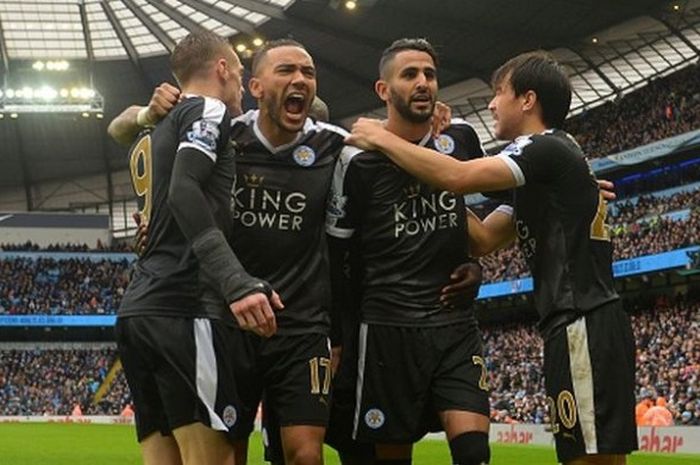 Pemain Leicester City merayakan gol ke gawang Manchester City dalam pertandingan Premier League di Stadion Etihad, Manchester, Inggris, 6 Februari 2016.