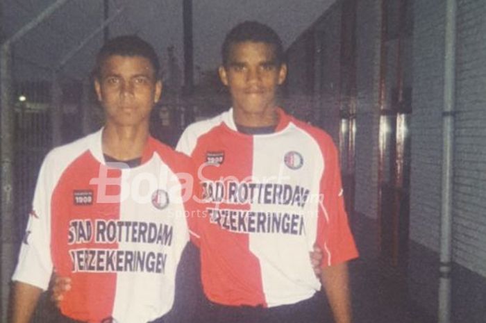 Reinaldo Elias da Costa bersama dua pemain Brasil lainnya, Marden De Castro Lopes dan Samuel de Almeida Cardoso, sempat menjalani trial di Feyenoord Roterdam selama 3 bulan pada 2003.